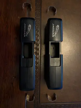 J9c2168 Jaguar Click And Go Base Used Like New Lot Of 2 From 2019 F-pace