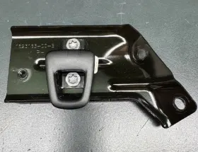 1623163-00-b Tesla 2021-2023 Right Trunk Tie Down Bracket Oem