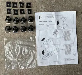 66310-yy020-00 Toyota 2003/08 Matrix Pontiac Vibe Rear Cargo Hook Set Nip
